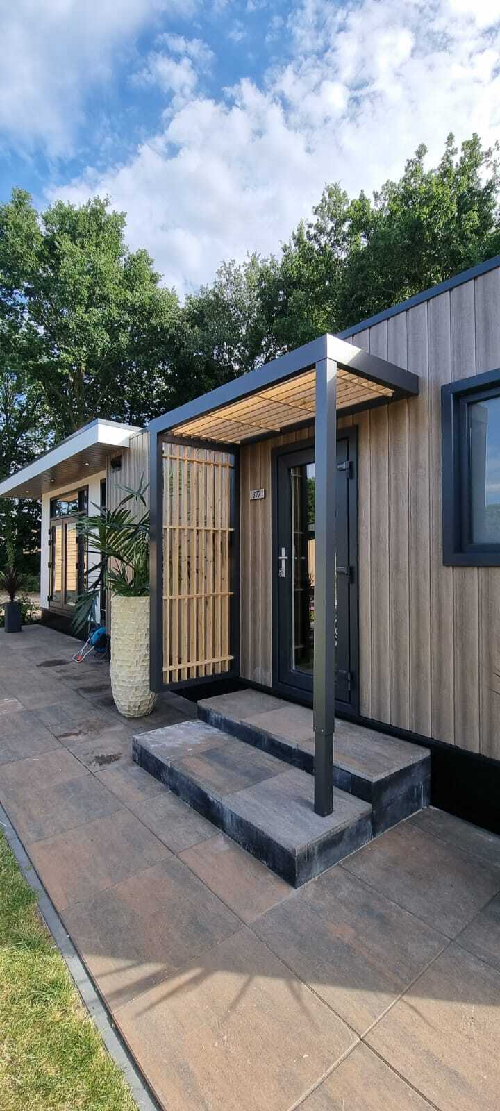 Chalet/vakantiewoning - Deurluifel Dortmund met zijpaneel en paal